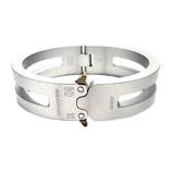 Metal clasp bracelet