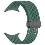Silicone Strap Sport Strap Magnetic Folding Buckle Breathable Sports Wrist Band Sweatproof for Samsung Galaxy Watch 7 Ultra 47mm