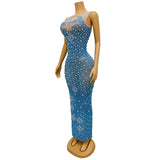 Female singer's fashionable elegant dress, sexy and slim fitting long sleeveless evening gown